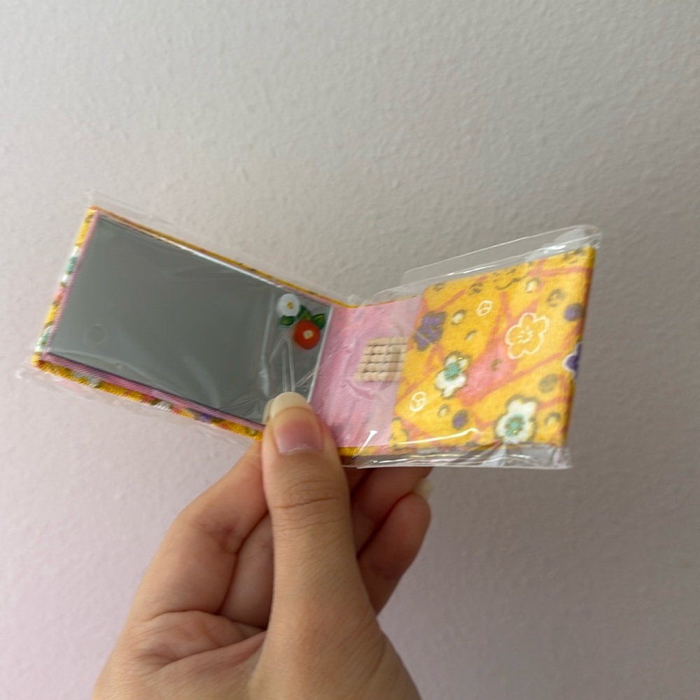 Mini Mirror - Picture 2 of 4